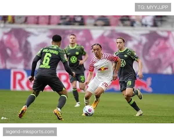 奥格斯堡中场组织