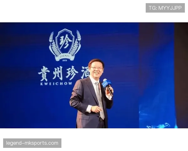 吴向东穿西装像去参加派对，转身投篮又像街头大佬，日常反差太炸了你说呢？