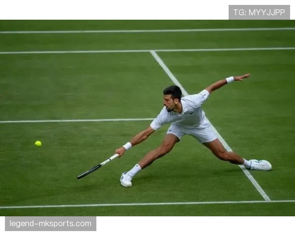 德约科维奇又发度假图，泳池边那桌饭能把我一年工资吃光